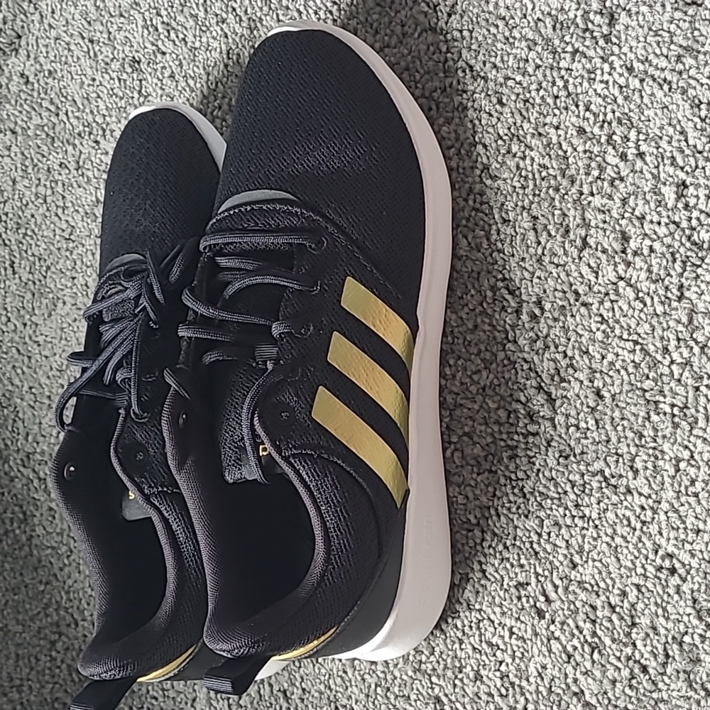 Adidas - NWOT - Women's Size 8 - QT Racer 2.0 Shoes